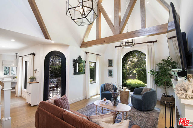 342 N Citrus Avenue, Los Angeles CA: https://media.crmls.org/mediaz/aa4f91e8-2977-4278-a81e-15b3572c5c86.jpg