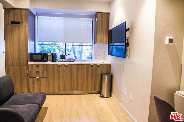 11649 Mayfield Avenue, Los Angeles CA: https://media.crmls.org/mediaz/aa4fd82d-8d4f-4c9e-9aa2-799f2268cada.jpg