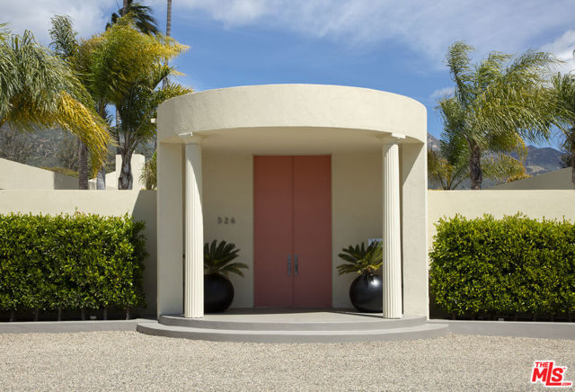 526 Crocker Sperry Drive, Montecito CA: https://media.crmls.org/mediaz/aa506963-f0d3-491c-912f-4e7a554f38fe.jpg
