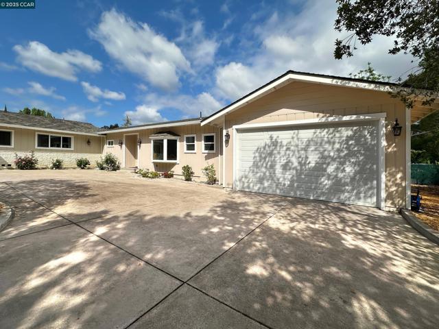 2200 Tice Valley Blvd +3BR ADU, Walnut Creek CA: https://media.crmls.org/mediaz/aa509965-f5f1-4a09-b9f4-934359948c51.jpg