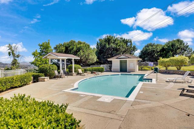 2106 Laura Dr, Escondido CA: https://media.crmls.org/mediaz/aa50ec1c-b84b-4897-b304-bfa21630ef74.jpg