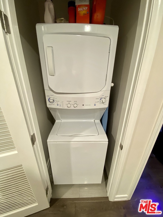 https://media.crmls.org/mediaz/aa510932-9da4-48ed-b395-0d0b4efdd229.jpg?preset=X-Large