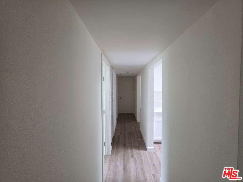 https://media.crmls.org/mediaz/aa51ef04-2c39-4bde-b374-a8ccf42e7a3b.jpg?preset=X-Large