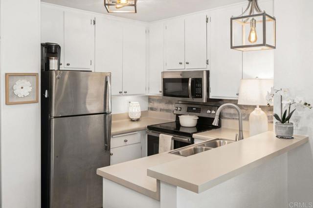 1885 Diamond Street, San Diego CA: https://media.crmls.org/mediaz/aa51ff57-5970-4176-b153-778a6eb2e2d6.jpg