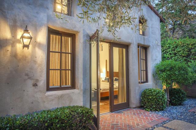 7031 Calle Portone, Rancho Santa Fe CA: https://media.crmls.org/mediaz/aa528b01-c21e-4d33-81f6-3dac6a1d9f8d.jpg
