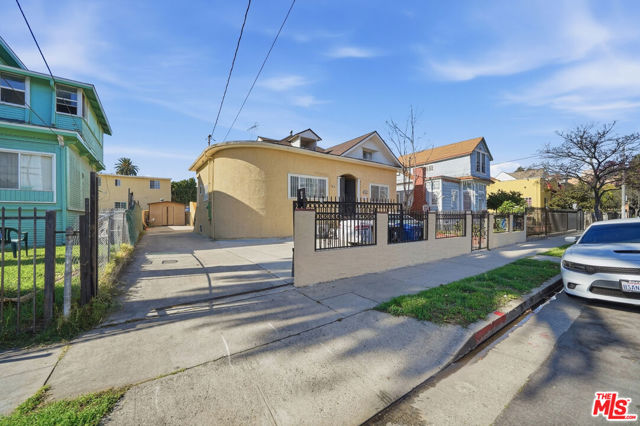 1147 S Westlake Avenue, Los Angeles CA: https://media.crmls.org/mediaz/aa52b8c3-8059-478d-bb22-d970b6adffc0.jpg