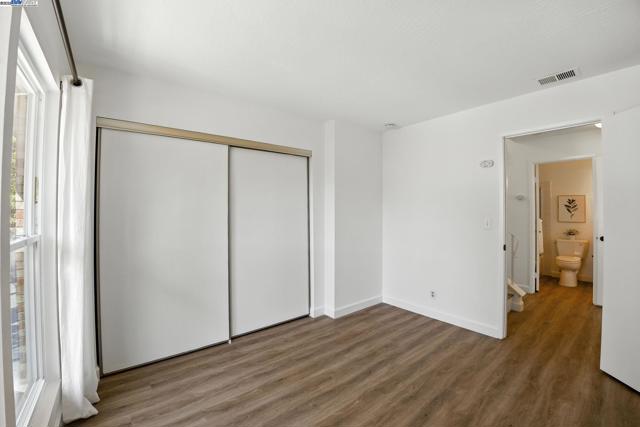 102 Rolling Green Cir, Pleasant Hill CA: https://media.crmls.org/mediaz/aa535309-af64-4f08-ae31-f51c97ec1a8d.jpg