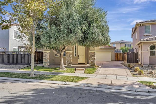 165 W Questa Trail, Tracy CA: https://media.crmls.org/mediaz/aa541df8-cf55-4ee7-a609-60d886a341ab.jpg