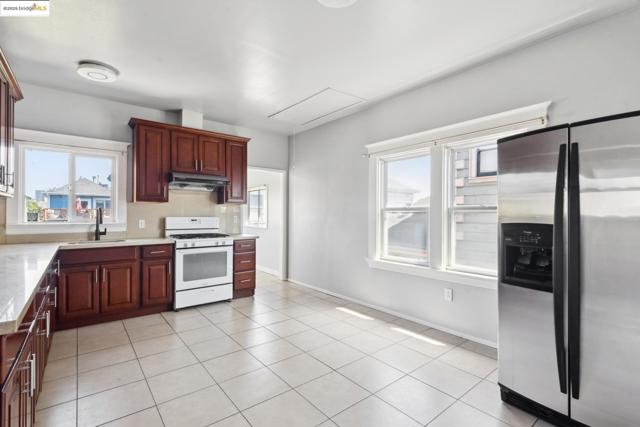 1810 Adeline St, Oakland CA: https://media.crmls.org/mediaz/aa55181b-2578-4b0c-8075-947eef4bd8e7.jpg