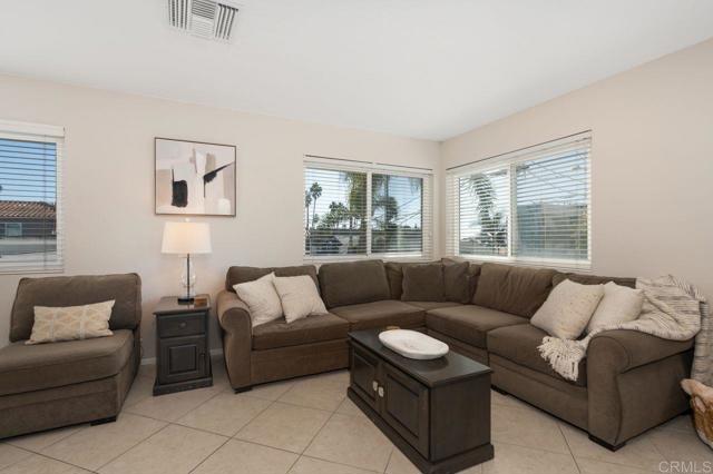 Detail Gallery Image 6 of 33 For 1114 Tait Street #H,  Oceanside,  CA 92054 - 2 Beds | 1/1 Baths