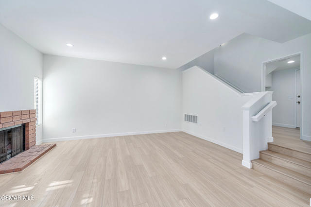 3011 Marigold Place, Thousand Oaks CA: https://media.crmls.org/mediaz/aa55d4cf-a142-4555-b619-4301fddcaa44.jpg