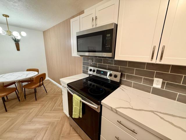 2875 N Los Felices Road, Palm Springs CA: https://media.crmls.org/mediaz/aa560ae1-2c6a-4b99-8ff0-e7532c63b6d6.jpg