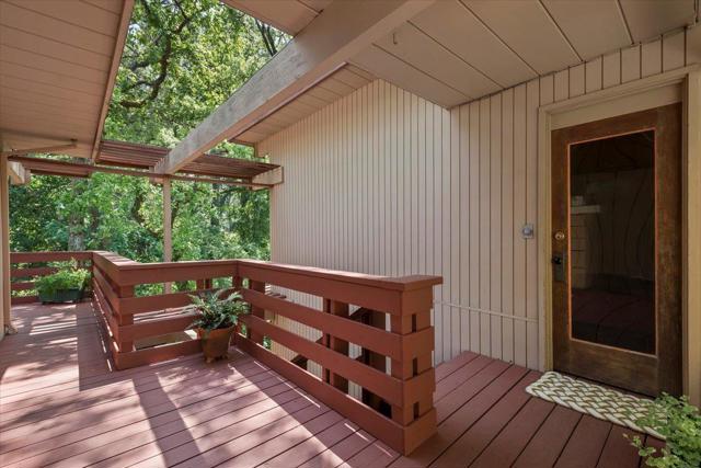 16310 Oakhurst Drive, Monte Sereno CA: https://media.crmls.org/mediaz/aa56a4f2-56b2-4444-bb77-797462b90a18.jpg