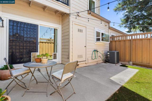 6625 Pioneer Ln, Dublin CA: https://media.crmls.org/mediaz/aa58a1cd-b304-4f05-a2b3-6ca95a32cbbe.jpg