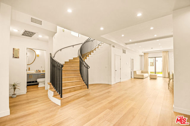 535 N Formosa Avenue, Los Angeles CA: https://media.crmls.org/mediaz/aa58d4fd-d497-451f-8946-5f0a762e44f2.jpg