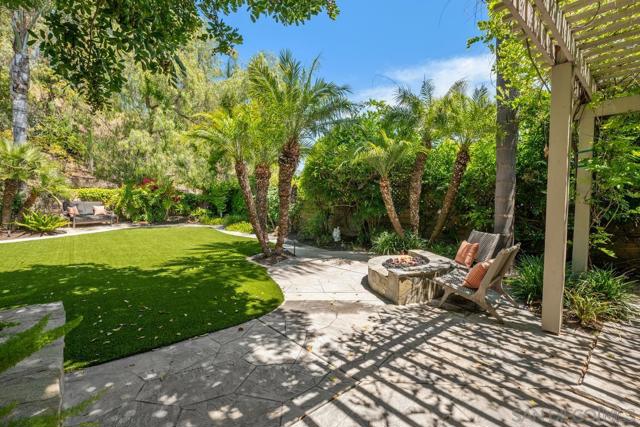 12516 Rougemont Pl, San Diego CA: https://media.crmls.org/mediaz/aa590d2b-1ab1-47ff-b720-40d681da67f0.jpg
