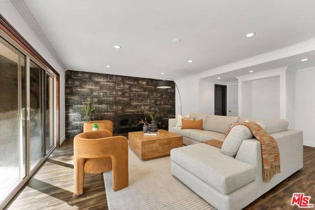 3831 Saint Johnswood Drive, Woodland Hills CA: https://media.crmls.org/mediaz/aa5910e5-a104-426e-a04b-4c4dd7179a57.jpg