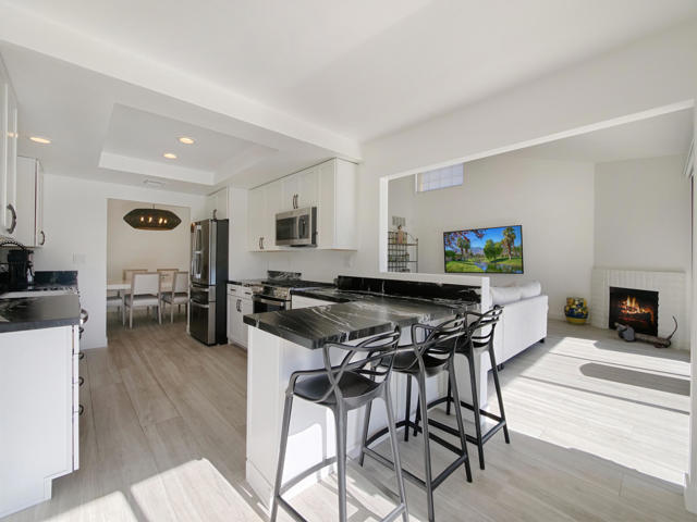 7529 Regency Drive, Palm Springs CA: https://media.crmls.org/mediaz/aa591b35-0403-40bc-84d6-af27875d5c57.jpg