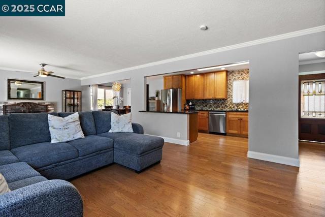 5494 Haussner Dr, Concord CA: https://media.crmls.org/mediaz/aa594e0e-aa20-4f97-b580-37057884a8f1.jpg