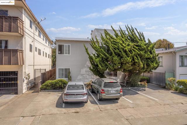 825 Kains Ave, Albany CA: https://media.crmls.org/mediaz/aa59b16f-ec91-4856-8232-d4fc900b0ca2.jpg