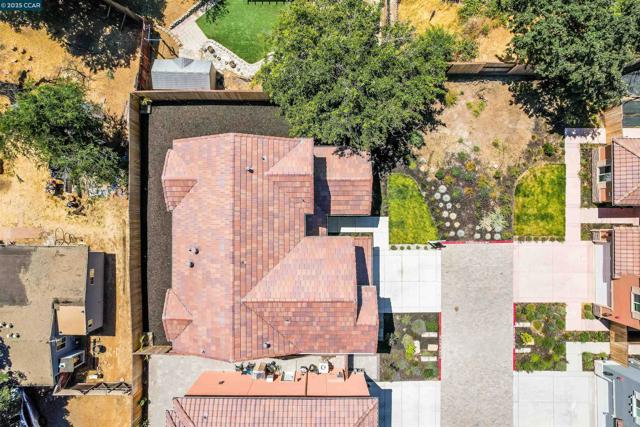 2722 Cowell Rd, Concord CA: https://media.crmls.org/mediaz/aa59fbff-7026-4a97-ac79-ff360d196637.jpg