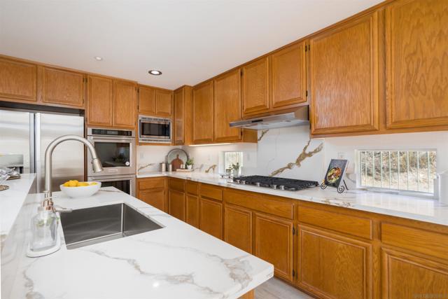 2168 Pointe Parkway, Spring Valley CA: https://media.crmls.org/mediaz/aa5acbb2-d28e-4ea9-8625-22c6f2c38db9.jpg