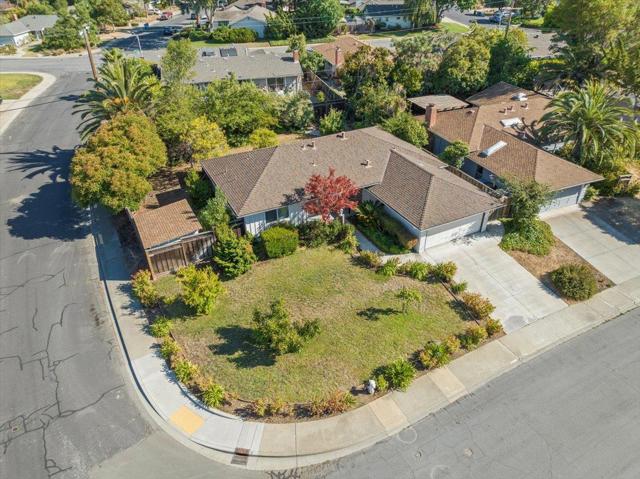 495 Giannini Drive, Santa Clara CA: https://media.crmls.org/mediaz/aa5b5dc5-5628-455e-9d63-794395d4fb29.jpg