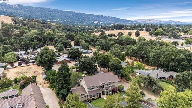 6745 Alisal St, Pleasanton CA: https://media.crmls.org/mediaz/aa5b7b00-9a26-4034-8ea0-70901e0e6548.jpg