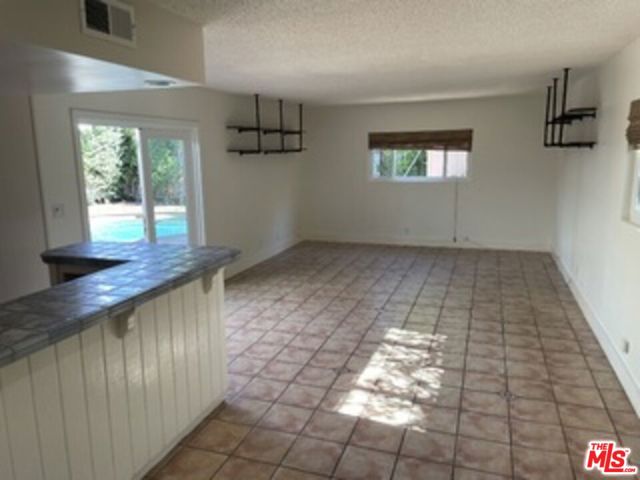 6020 Wilkinson Avenue photo 6