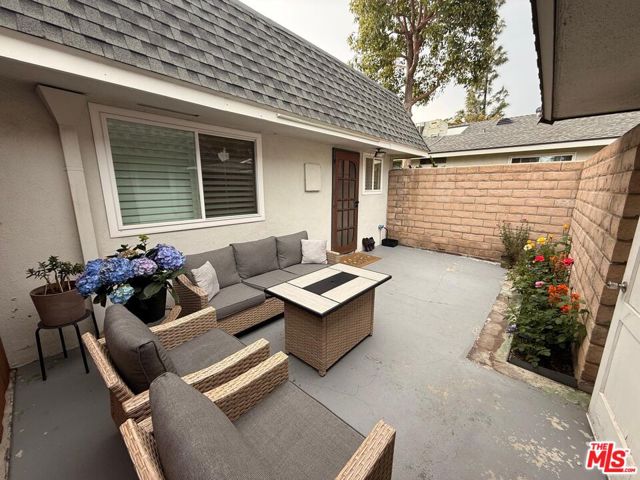 10234 Oklahoma Avenue, Chatsworth CA: https://media.crmls.org/mediaz/aa5b99c1-7593-40ec-9fab-330782c73a8f.jpg