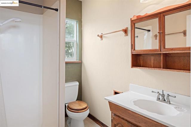 1400 Audubon AVE, Montara CA: https://media.crmls.org/mediaz/aa5b9d98-c28e-461a-b400-b13d7b747ced.jpg