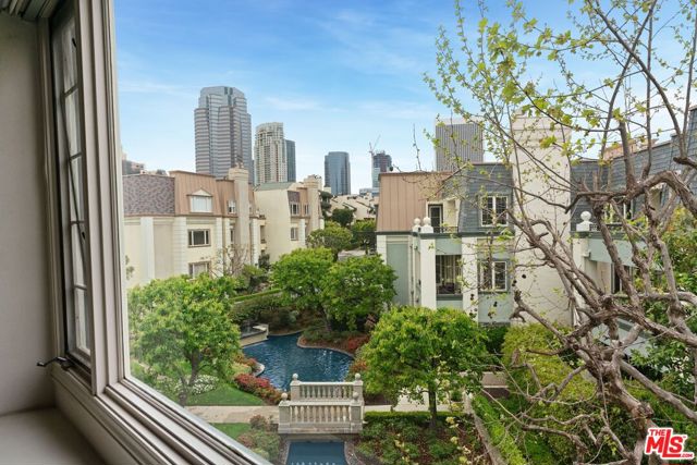 10106 Empyrean Way, Los Angeles CA: https://media.crmls.org/mediaz/aa5be6af-1c23-49e7-a23e-681c3b59f50c.jpg