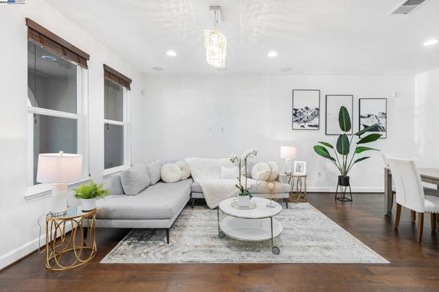 3340 Giovanni Way, Dublin CA: https://media.crmls.org/mediaz/aa5bf8f9-6d82-4480-bdfd-8f3b4a983244.jpg