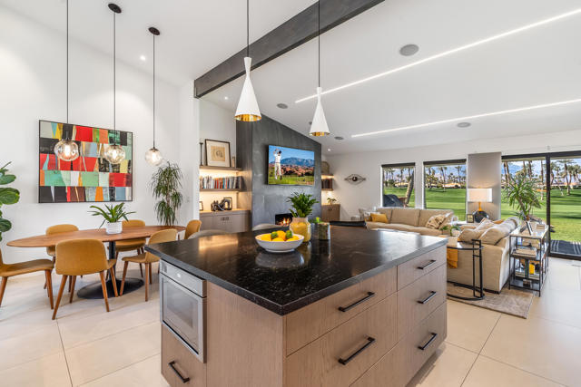 44841 Desert Horizons Drive, Indian Wells CA: https://media.crmls.org/mediaz/aa5c841a-a3a7-4ec8-9336-afe8d1c258c7.jpg
