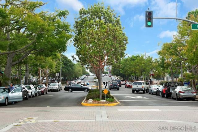 317 Pine Ave, Carlsbad CA: https://media.crmls.org/mediaz/aa5cb1de-15ce-428a-af7f-d5ecd55fc2f6.jpg