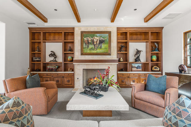 31 Hillcrest Drive, Rancho Mirage CA: https://media.crmls.org/mediaz/aa5cfa44-eefd-4018-b0da-436c6671b896.jpg