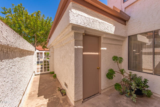 1404 Calle Lozano, Camarillo CA: https://media.crmls.org/mediaz/aa5d04b3-891a-449d-8026-28cb3b837f2a.jpg