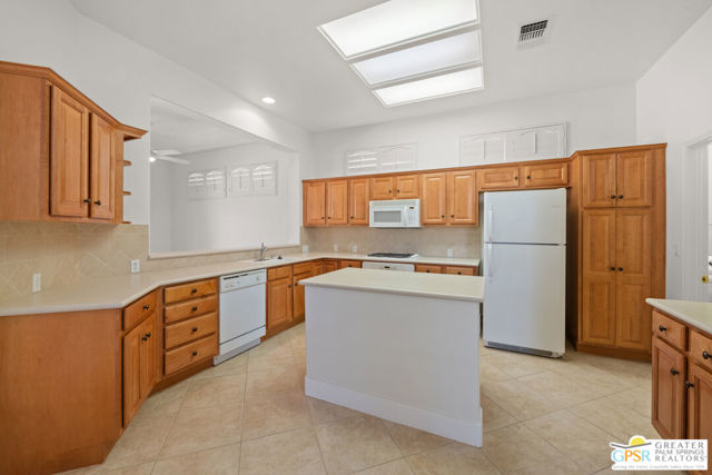 78797 Falsetto Drive, Palm Desert CA: https://media.crmls.org/mediaz/aa5d9afe-1325-4a43-9fd4-c1252c4b175b.jpg
