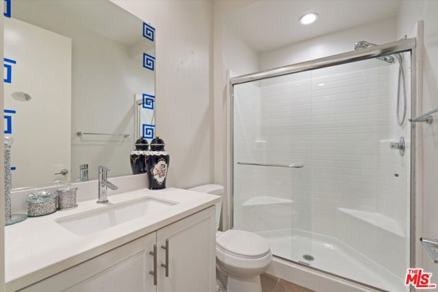 13225 Victory Boulevard photo 7