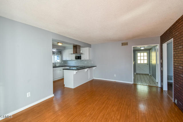 517 View Crest Drive, Montebello CA: https://media.crmls.org/mediaz/aa5e1e23-7601-4e31-b5c1-a81bef19db50.jpg