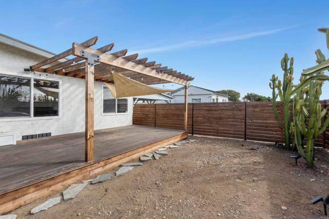 Detail Gallery Image 5 of 27 For 3820 Hilltop Dr, San Diego,  CA 92102 - 3 Beds | 2 Baths
