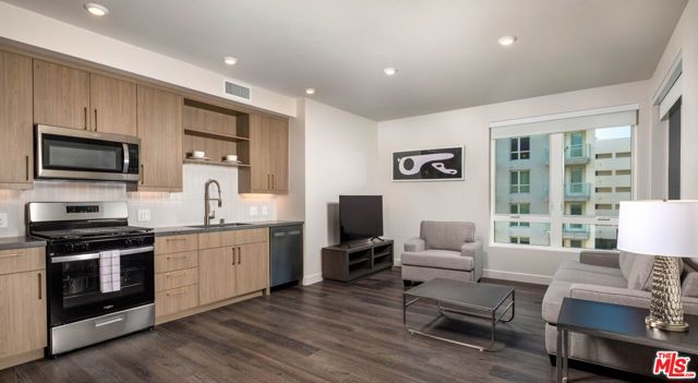 1340 S Hill Street, Los Angeles CA: https://media.crmls.org/mediaz/aa5e9486-4d11-4207-b8bb-f7b0b4439c51.jpg