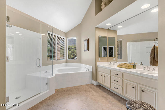 1826 Crystal View Circle, Newbury Park CA: https://media.crmls.org/mediaz/aa5eadca-2ced-4437-9920-976f5d385f4c.jpg