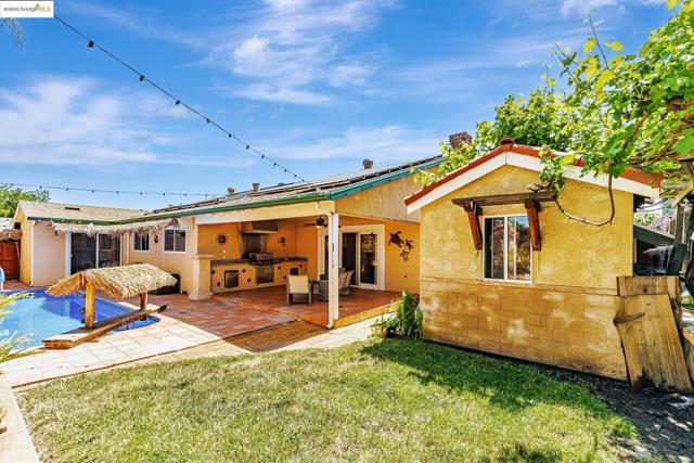 212 Matsqui Rd, Antioch CA: https://media.crmls.org/mediaz/aa5ec08c-81d4-4e86-8819-0a045ce6d285.jpg