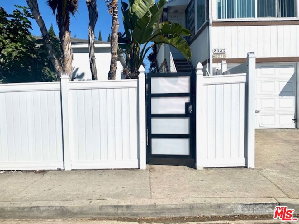 1/2 Cadillac Avenue