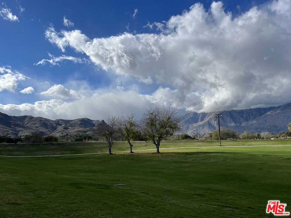 https://media.crmls.org/mediaz/aa5f89ab-5dc8-44a0-b12d-15be269305bc.jpg?preset=X-Large