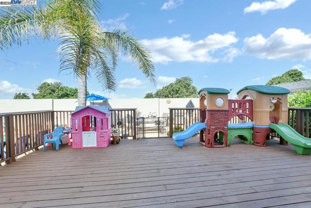 2218 Newport Ct., Discovery Bay CA: https://media.crmls.org/mediaz/aa5fc1a2-b57d-4eb1-a4a4-3e5475ada7a9.jpg