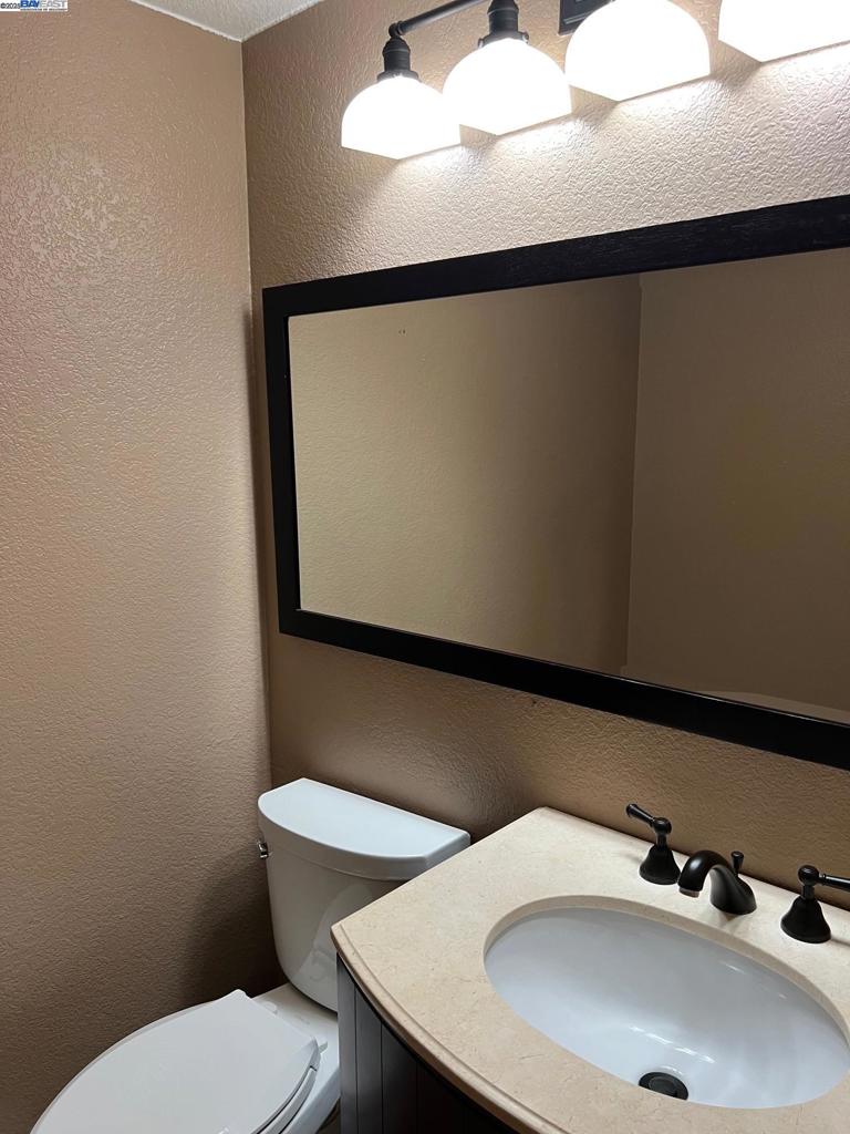 https://media.crmls.org/mediaz/aa5fe113-83ca-465f-b3d6-3e058f7334aa.jpg?preset=X-Large