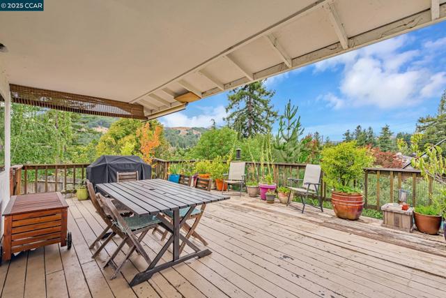 92 Gaywood Pl, Moraga CA: https://media.crmls.org/mediaz/aa6009d2-9746-4aeb-9c5e-0d6a33372931.jpg