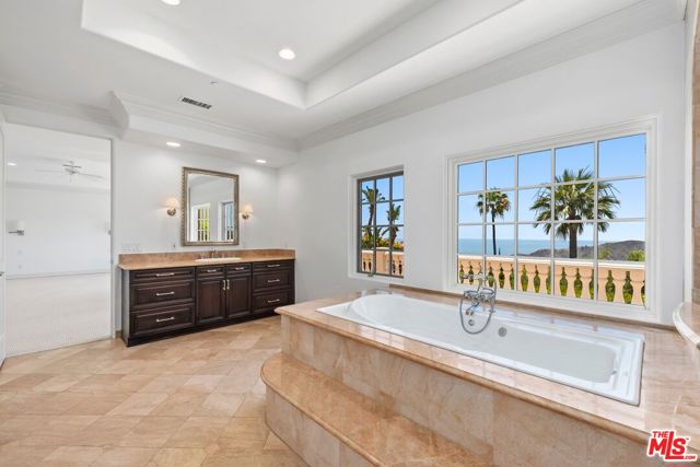 16718 Via Pacifica, Pacific Palisades CA: https://media.crmls.org/mediaz/aa604ab7-9700-4b18-bab7-2f91c7d1199c.jpg